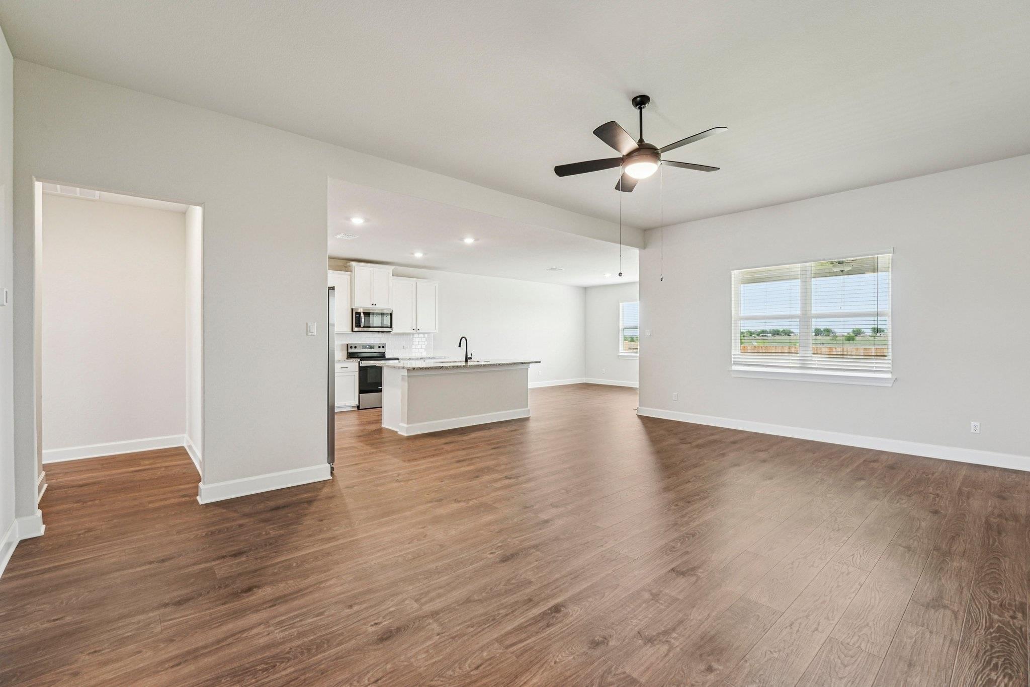 517 W Luna Blue Ln Property Photo 3