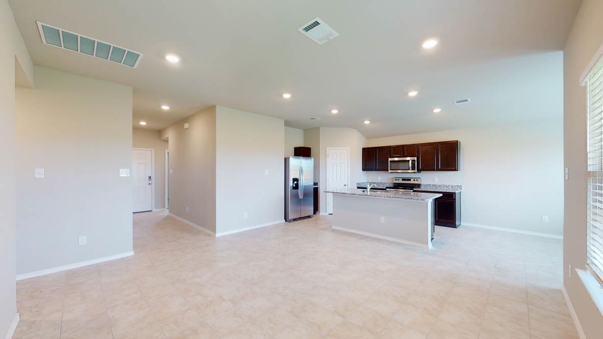 1305 Rolling Thunder Dr Property Photo 3