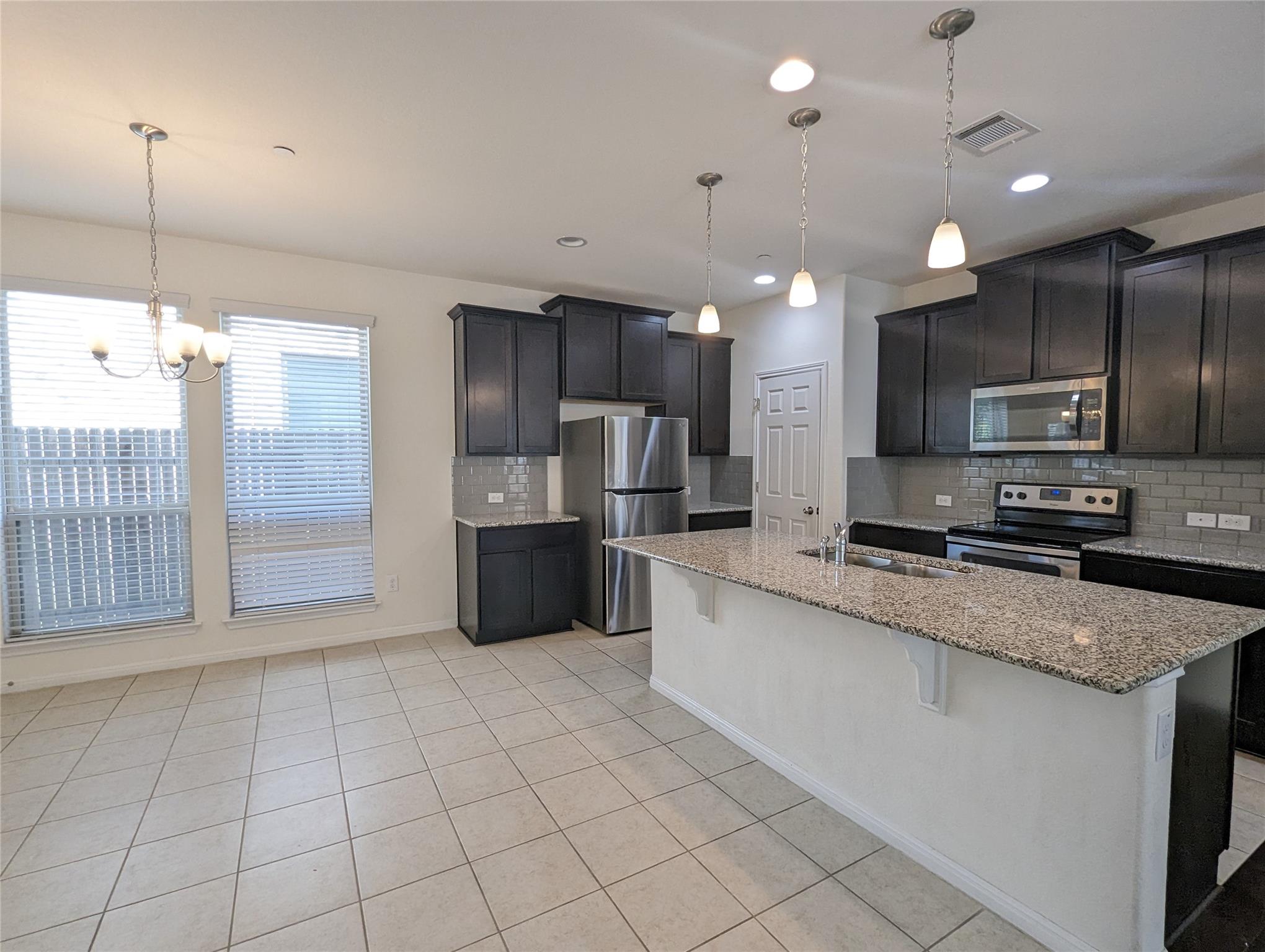 3240 E Whitestone Blvd #37 Property Photo 9