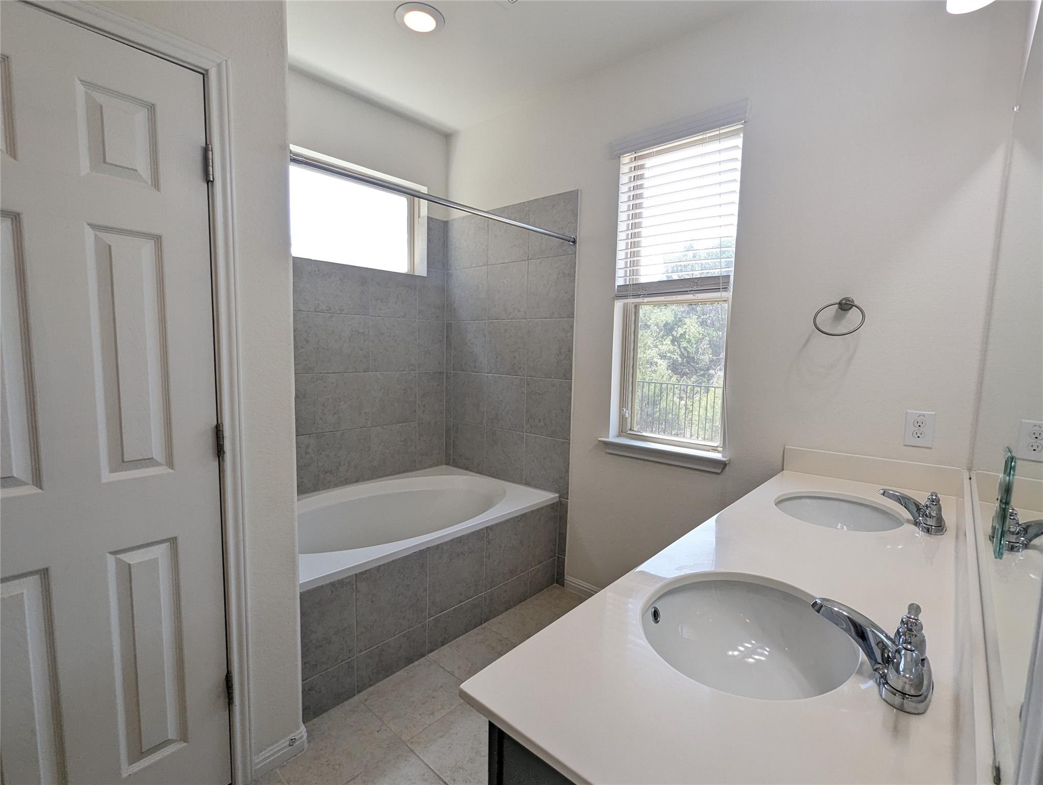 3240 E Whitestone Blvd #37 Property Photo 16
