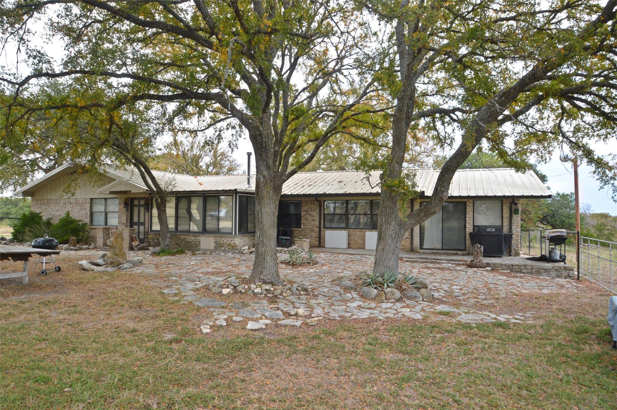 385 County Road 2806 Rd Property Photo