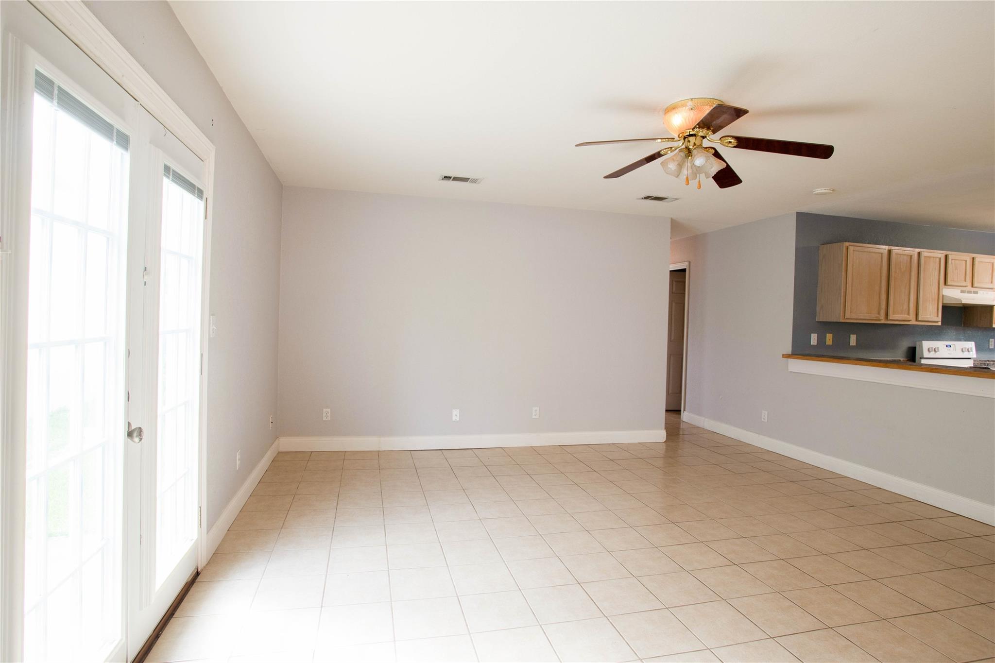 1149 Mira Loma Ln Property Photo 4