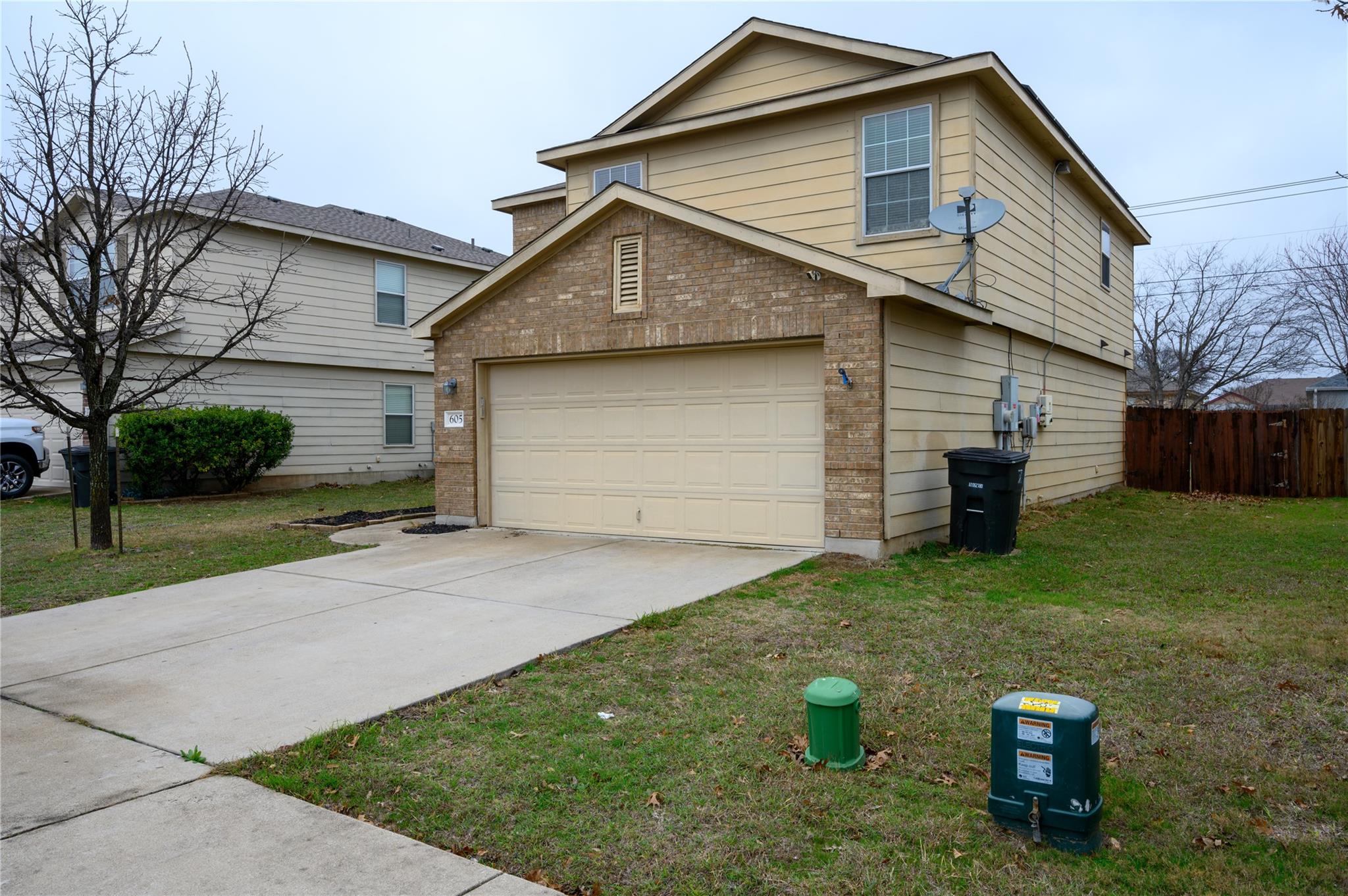 605 Draco Dr Property Photo 2