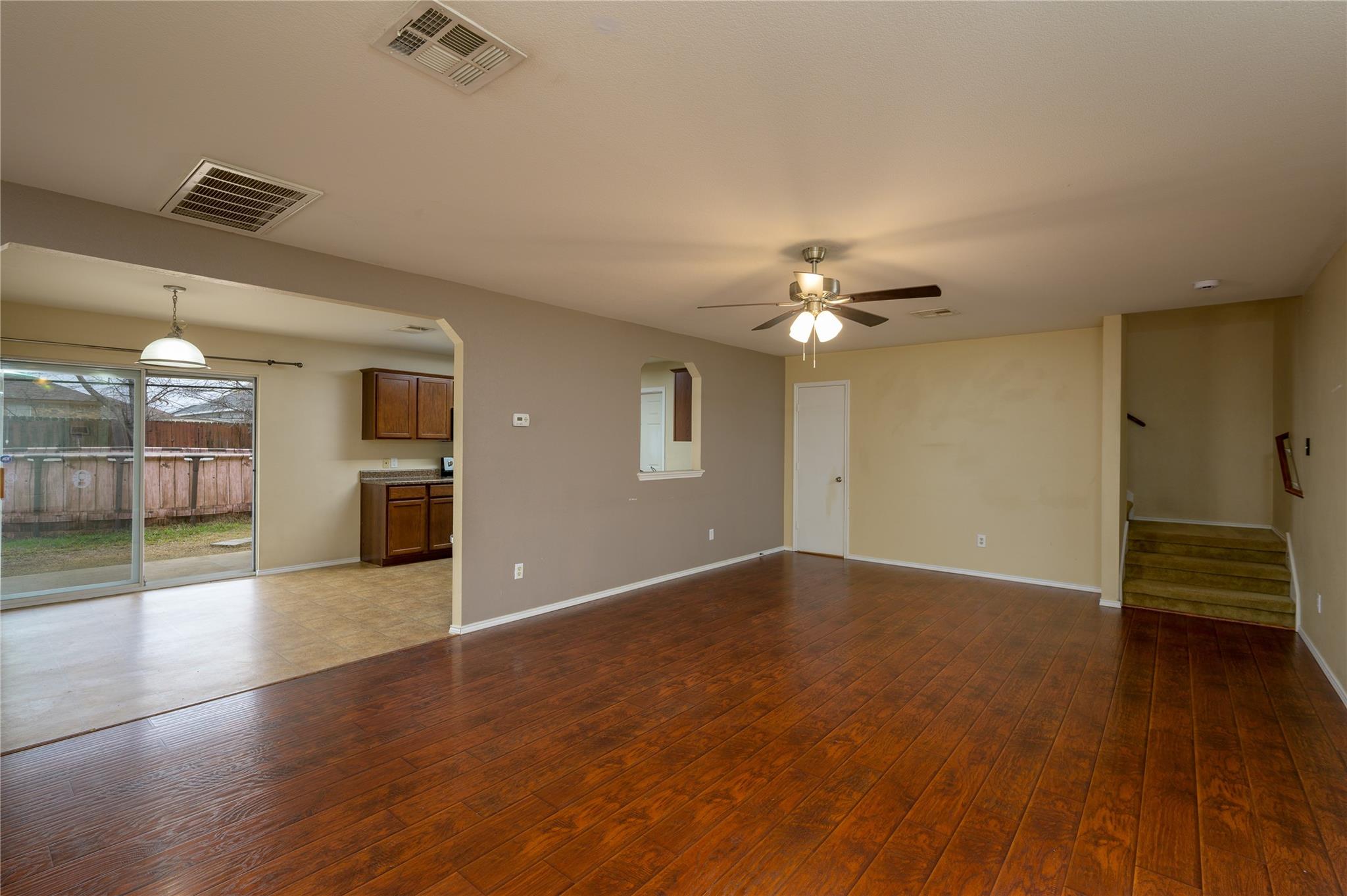 605 Draco Dr Property Photo 4