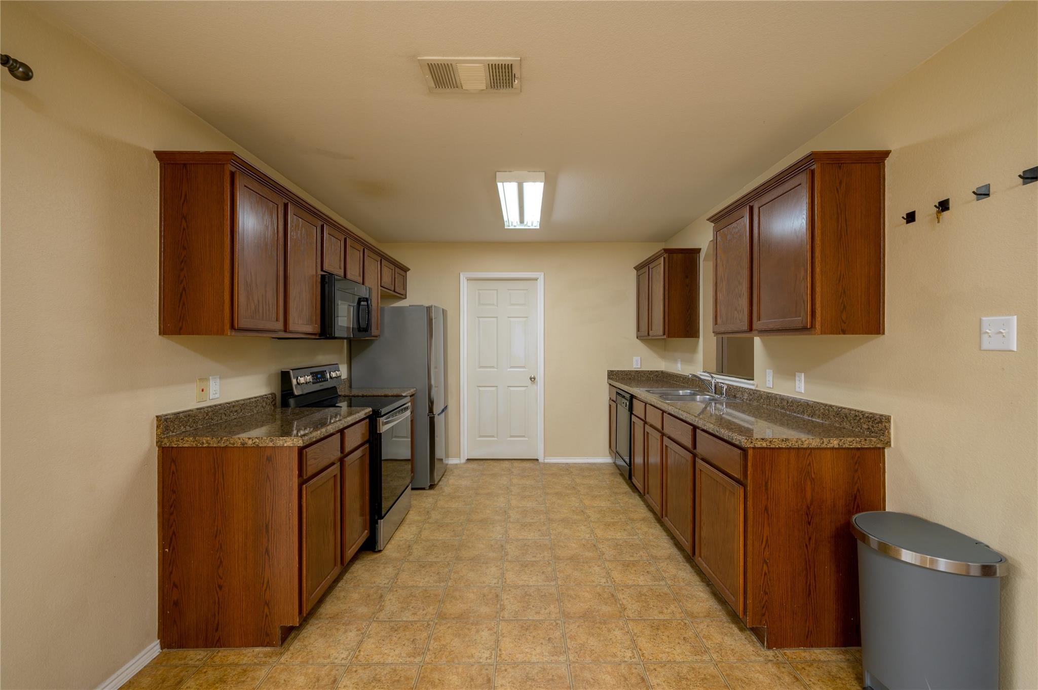 605 Draco Dr Property Photo 7