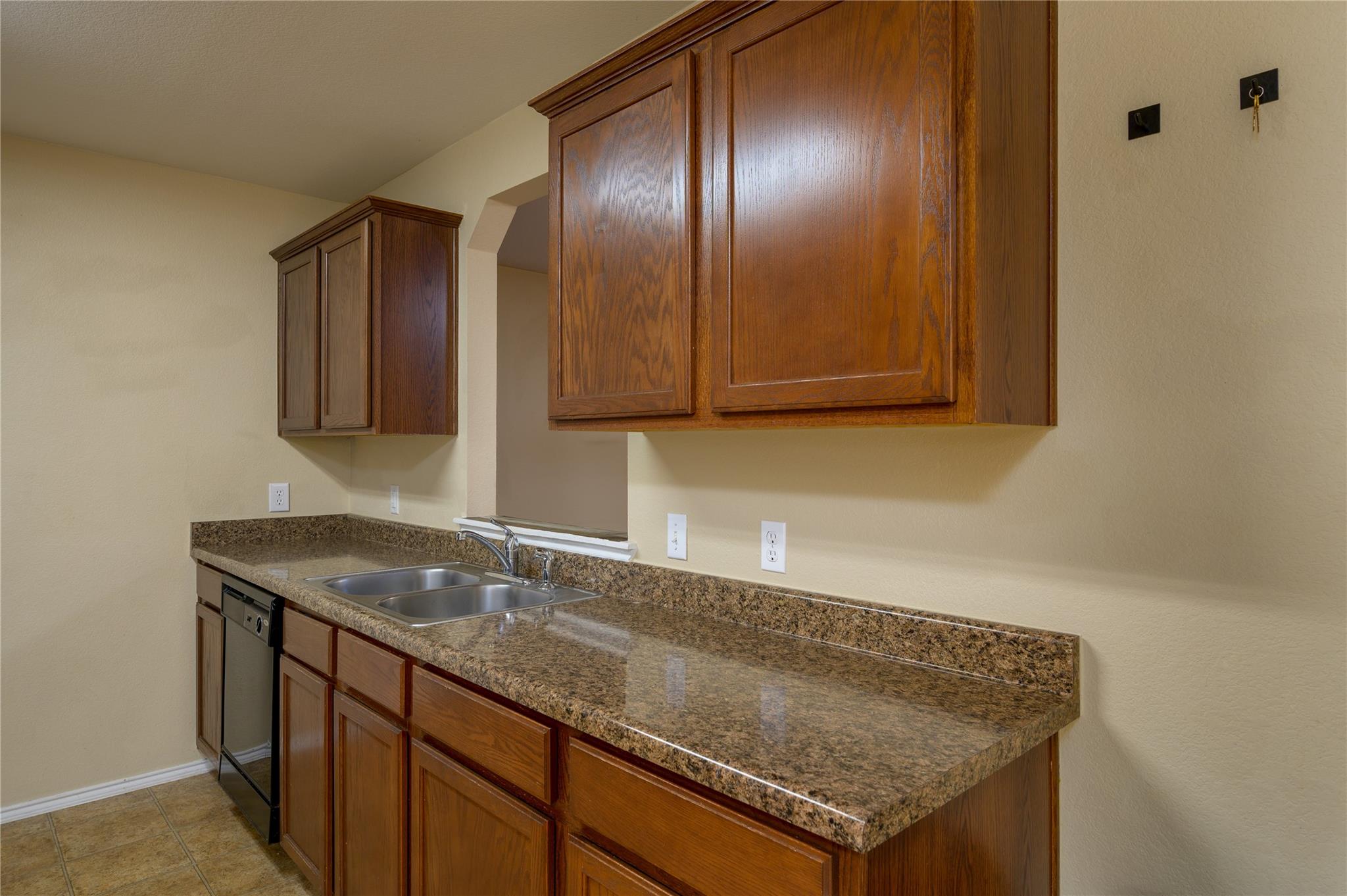 605 Draco Dr Property Photo 9