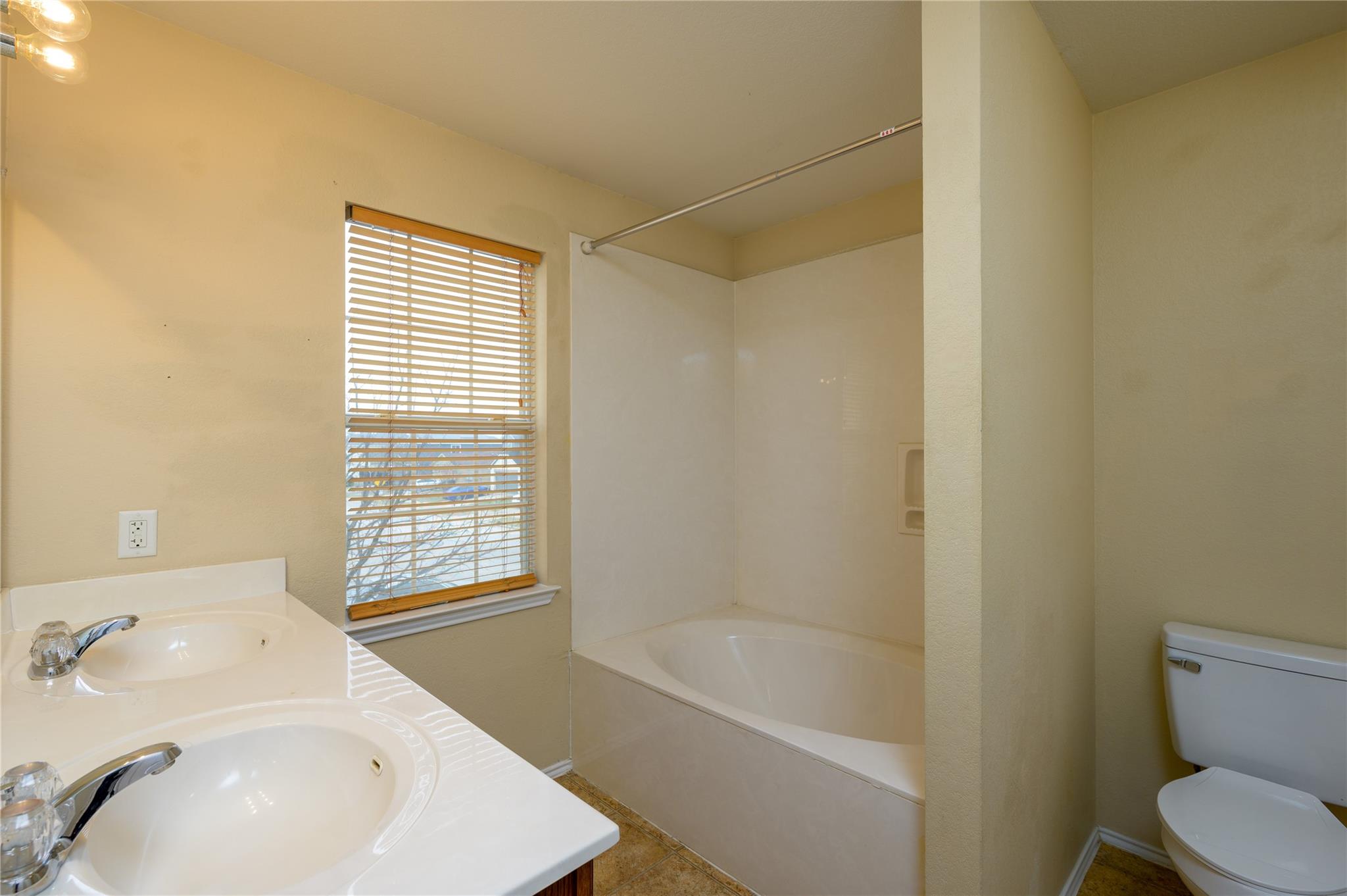 605 Draco Dr Property Photo 15