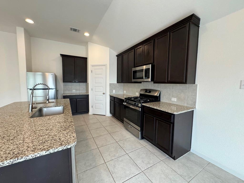106 Watercourse Way Property Photo 20