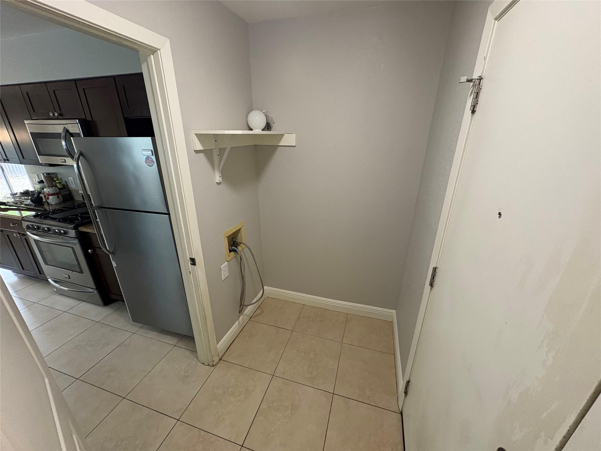 10106 Missel Thrush Dr Property Photo 7