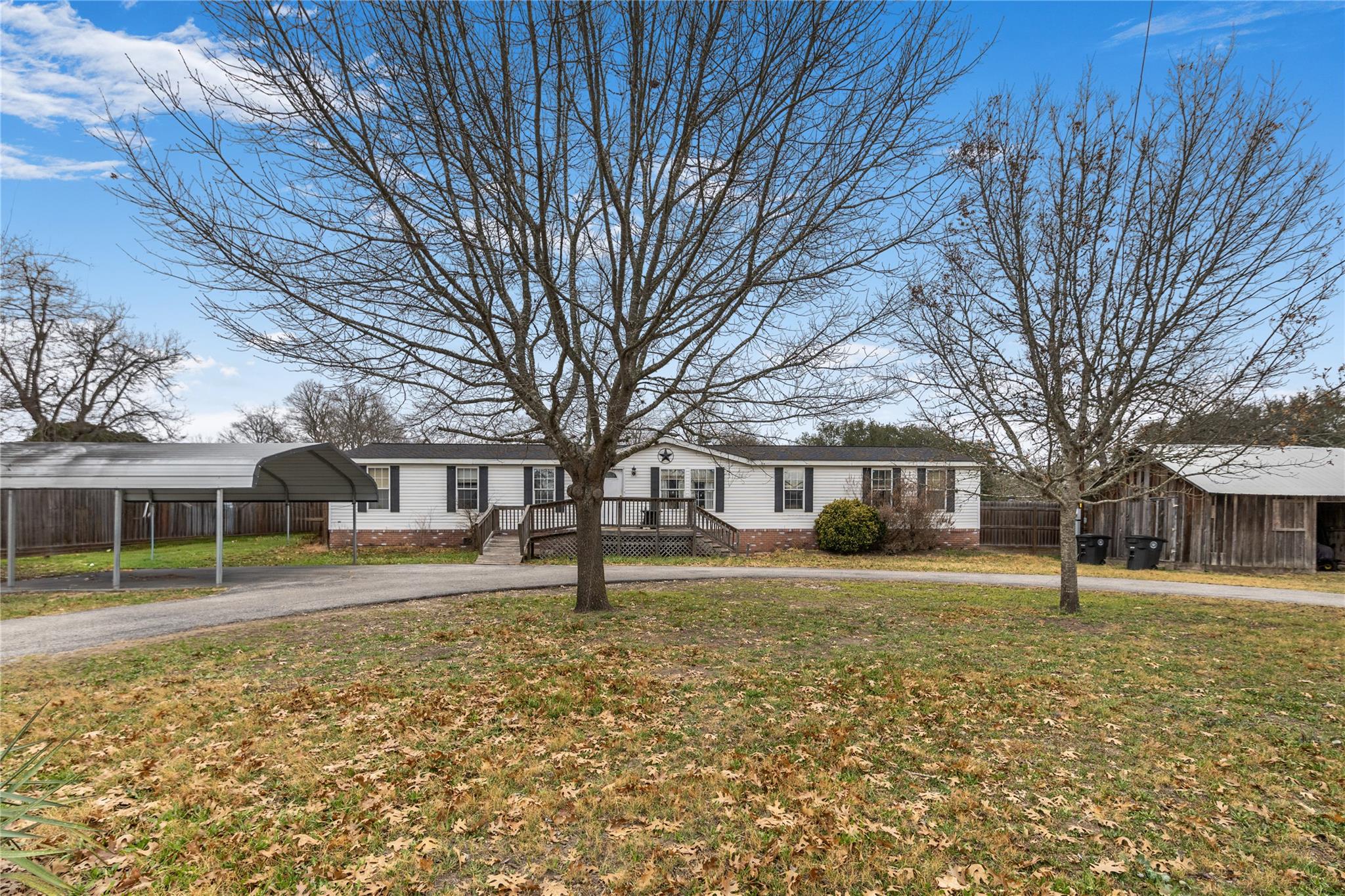 1005 Baumgarten St Property Photo 1