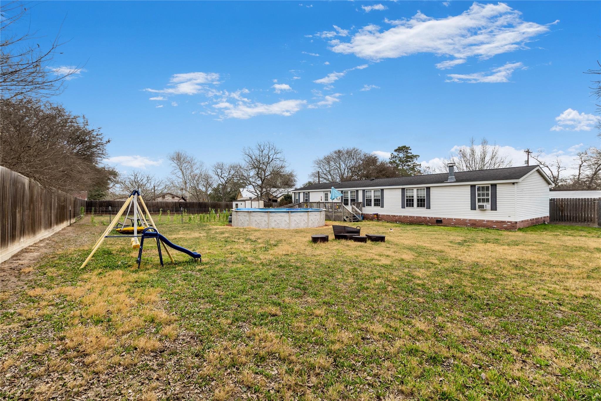 1005 Baumgarten St Property Photo 6