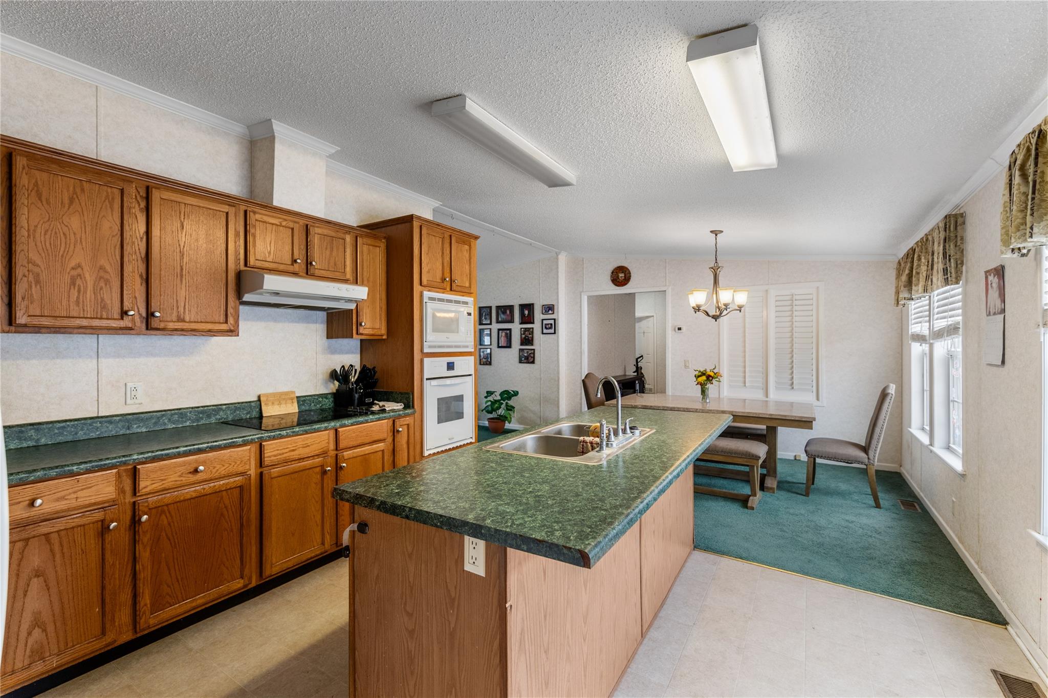 1005 Baumgarten St Property Photo 12