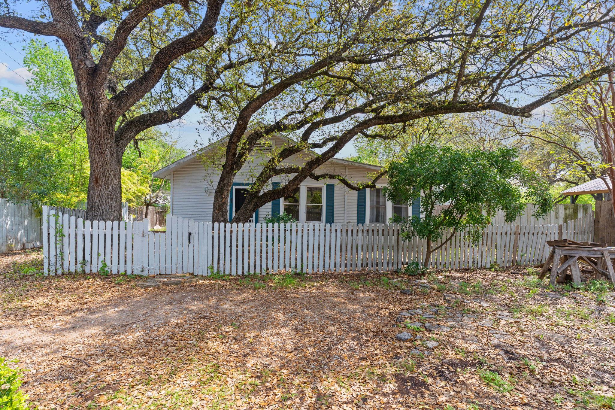 18309 Lake Oaks Dr Property Photo 1
