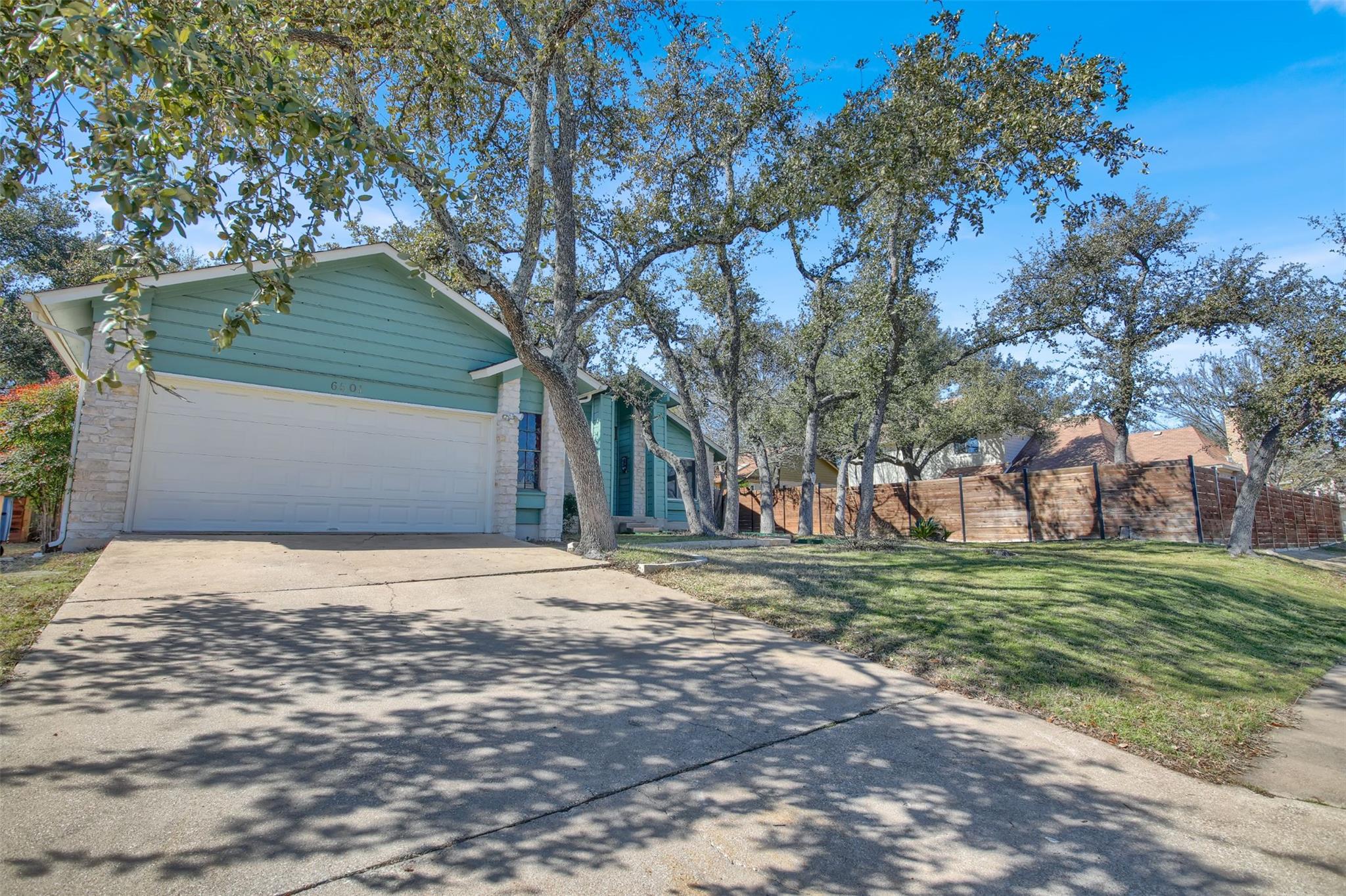 6501 Colina Ln Property Photo 2