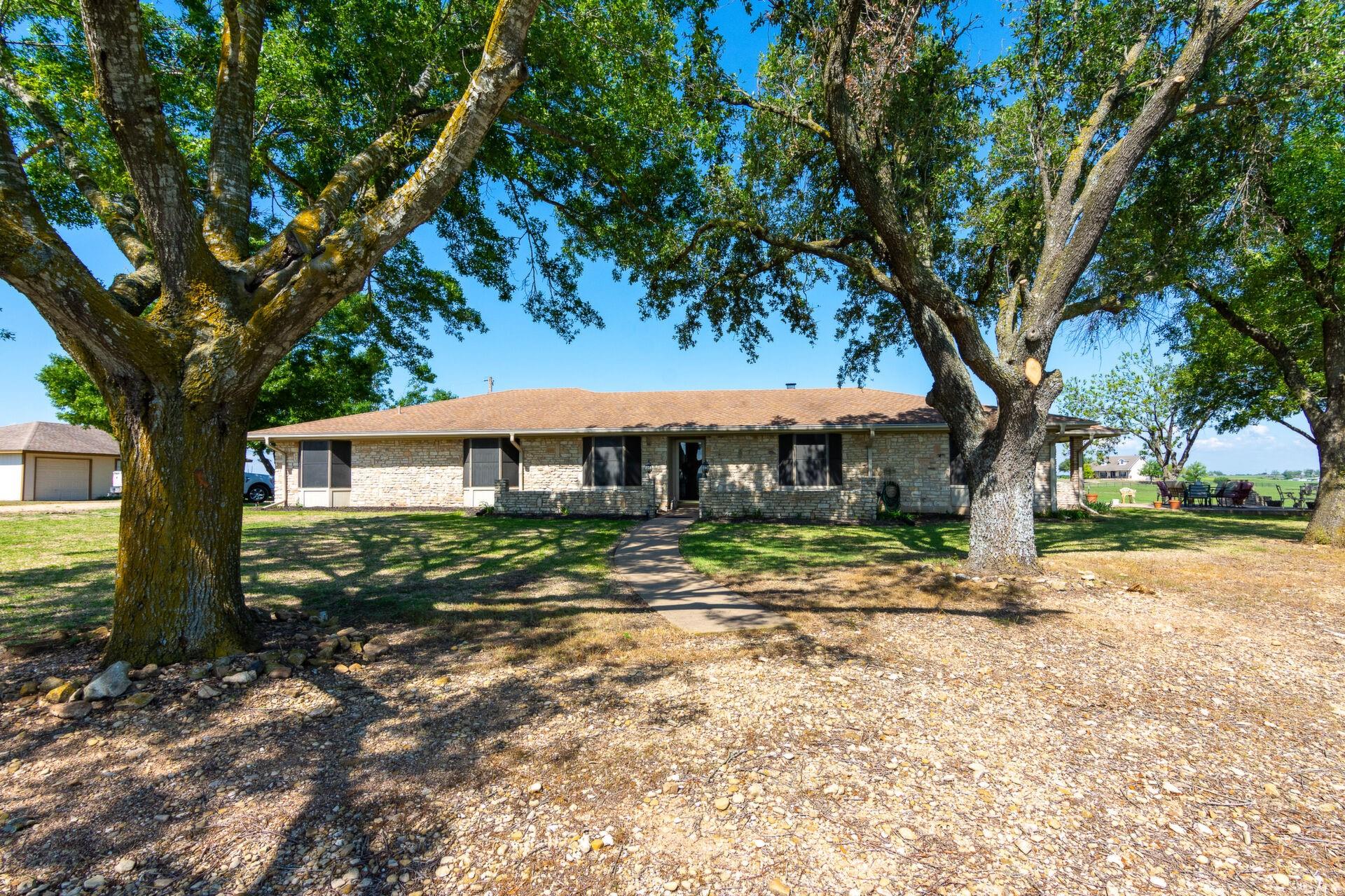 200 Property Photo 14