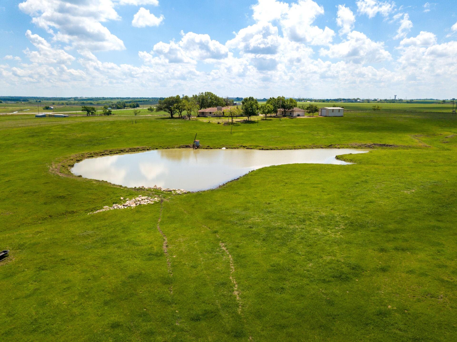 200 Property Photo 17