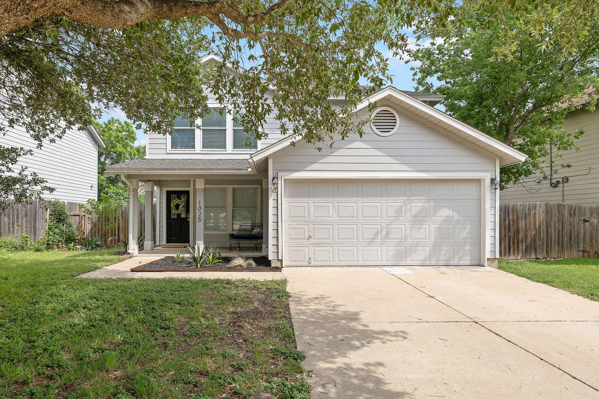 1025 Canterbury Trl Property Photo