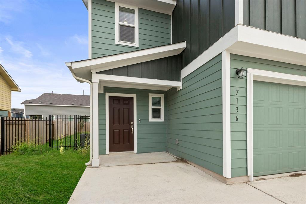7136 Spotted Leaf Way Property Photo 3