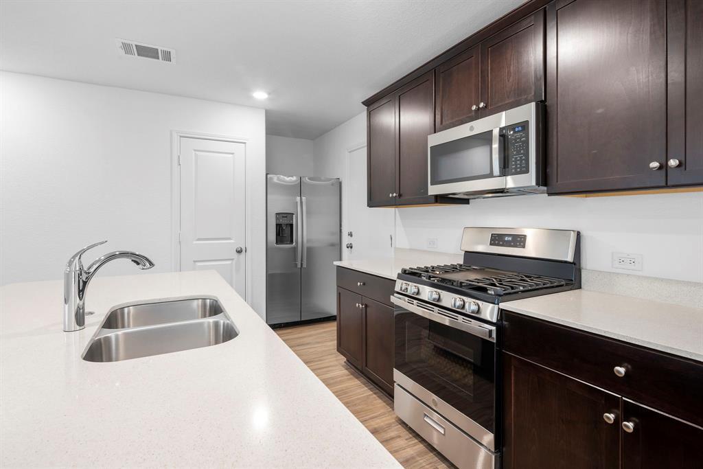 7136 Spotted Leaf Way Property Photo 5
