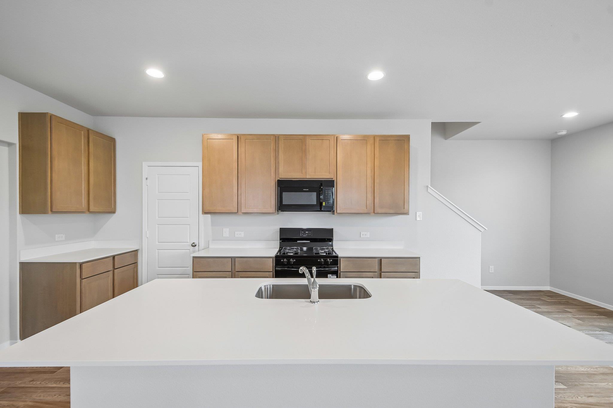 383 Jade St Property Photo 3