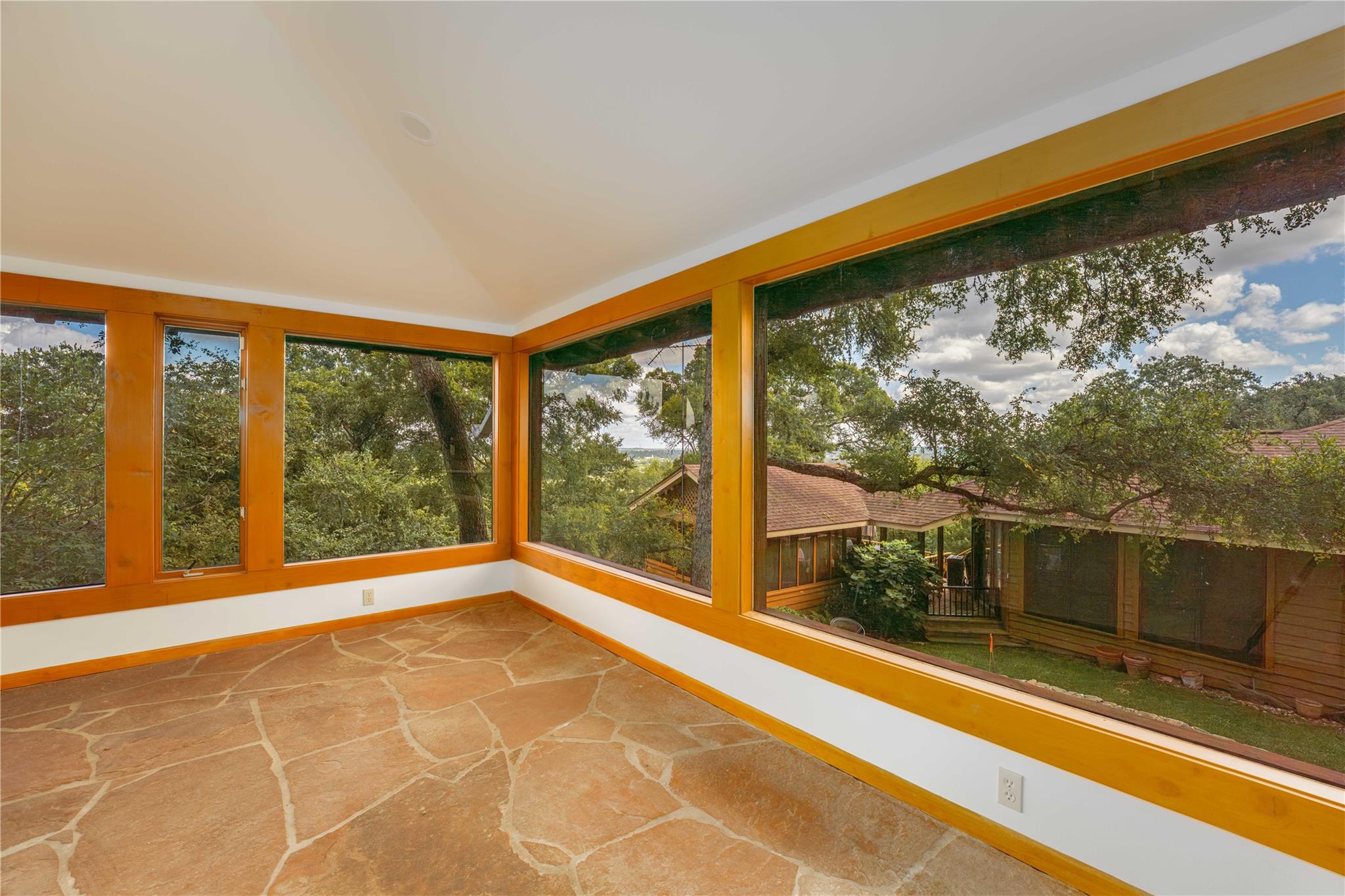 206 Rolling Hill Dr Property Photo 20