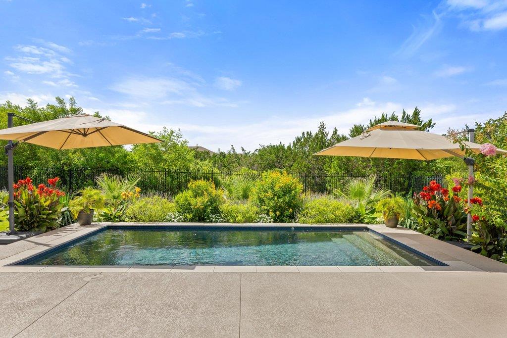 350 Jacksdaw Dr Property Photo 1