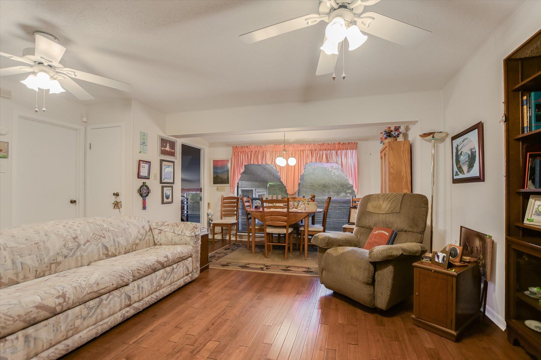 900 Pepperell Ct Property Photo 6
