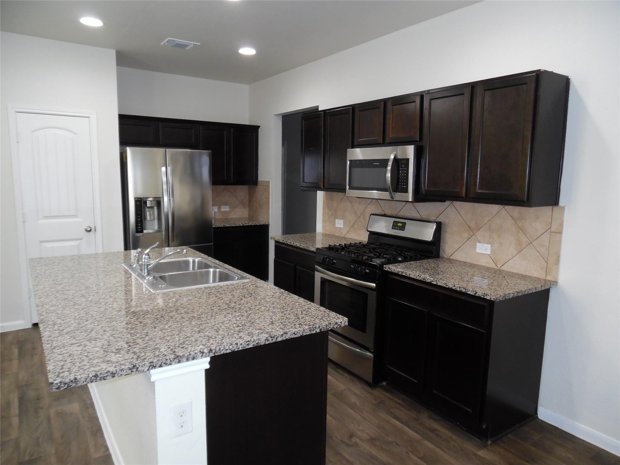 3010 Tilmon Ln Property Photo 5