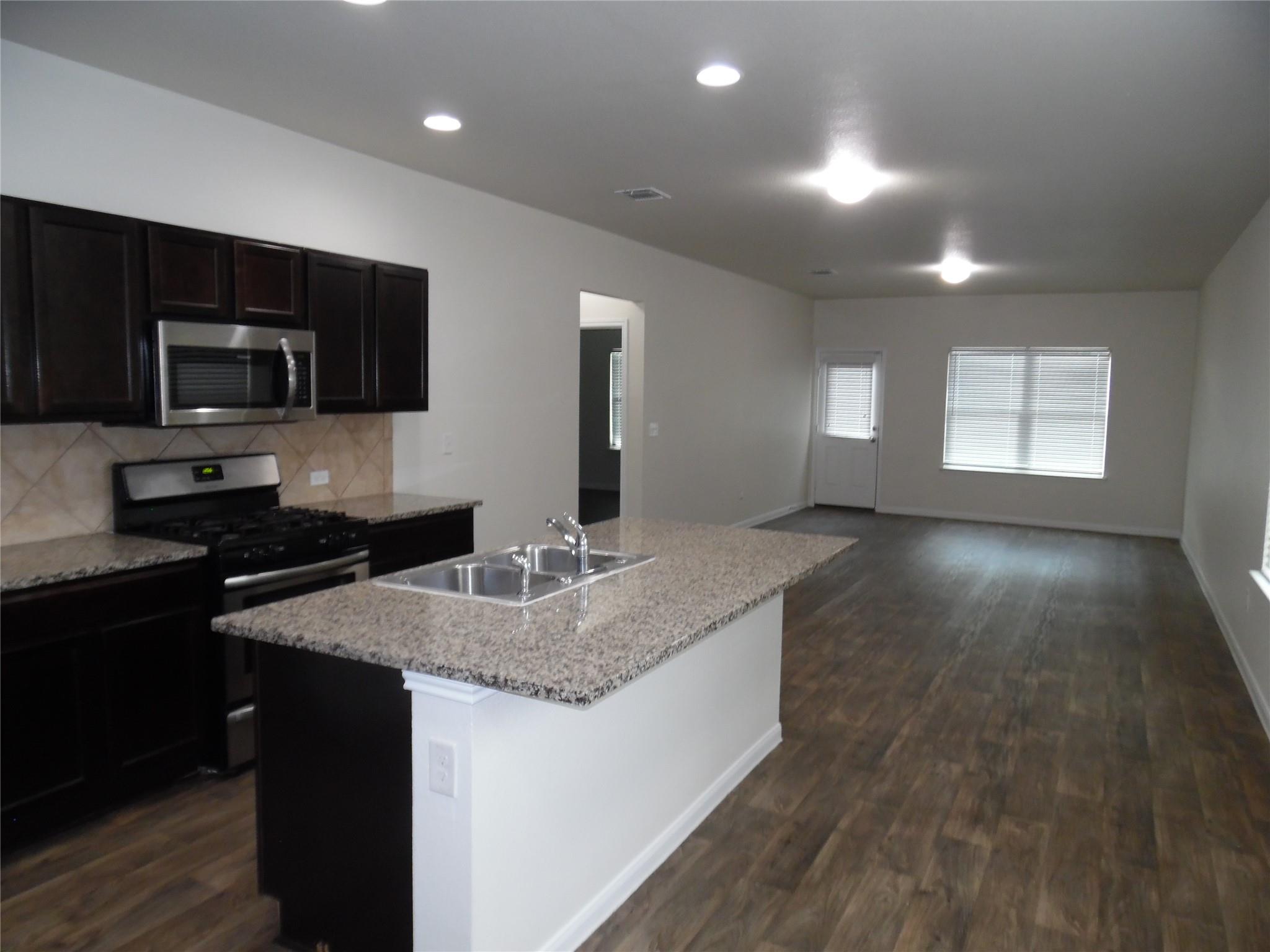 3010 Tilmon Ln Property Photo 6