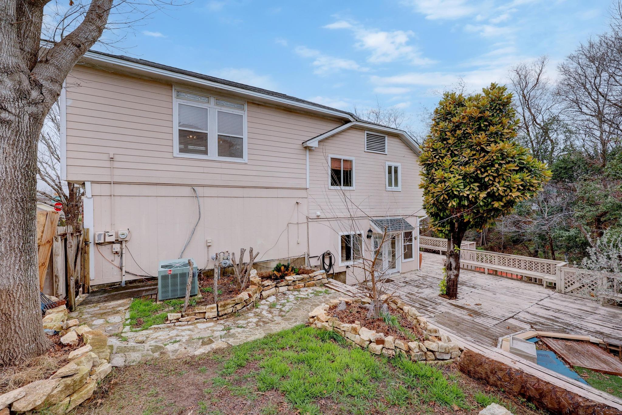 1102 Silverton Ct Property Photo 4