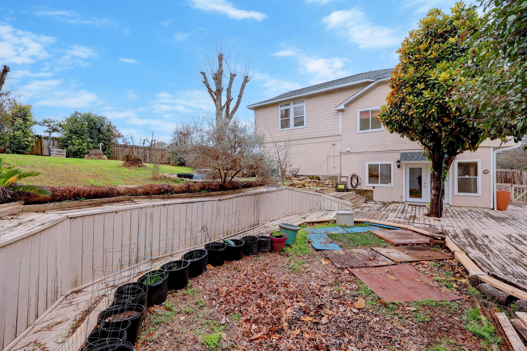 1102 Silverton Ct Property Photo 7