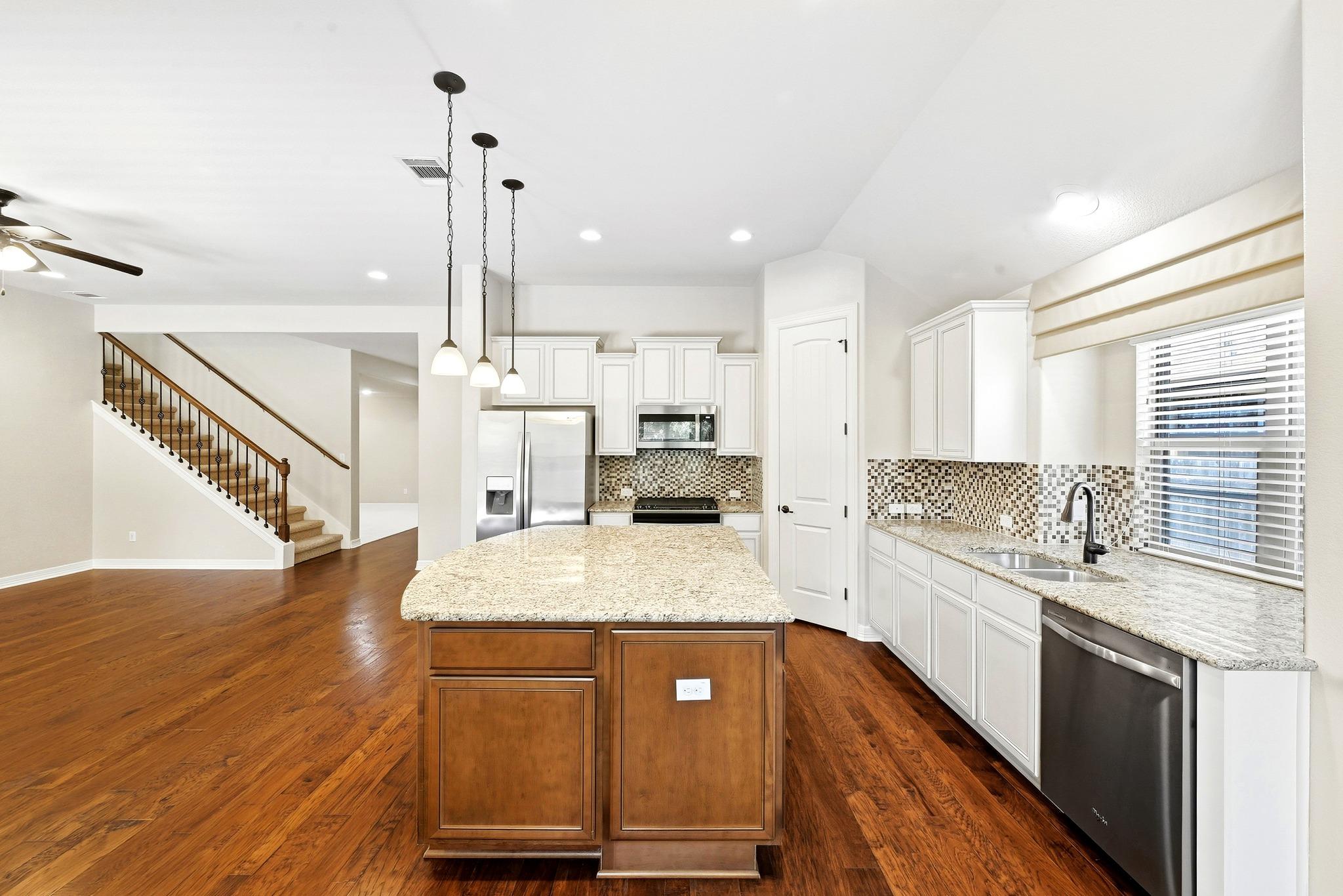 128 Summer Pointe Dr Property Photo 4