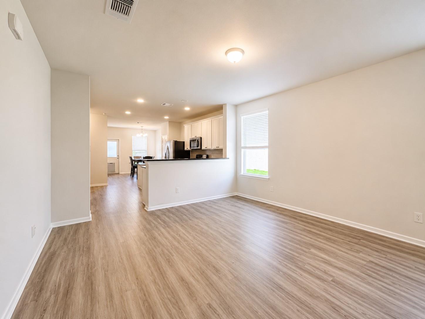 220 Pepperbark Loop Property Photo 3