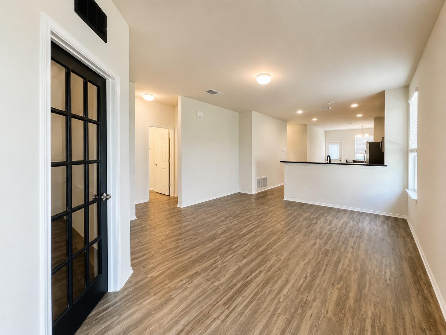 220 Pepperbark Loop Property Photo 4