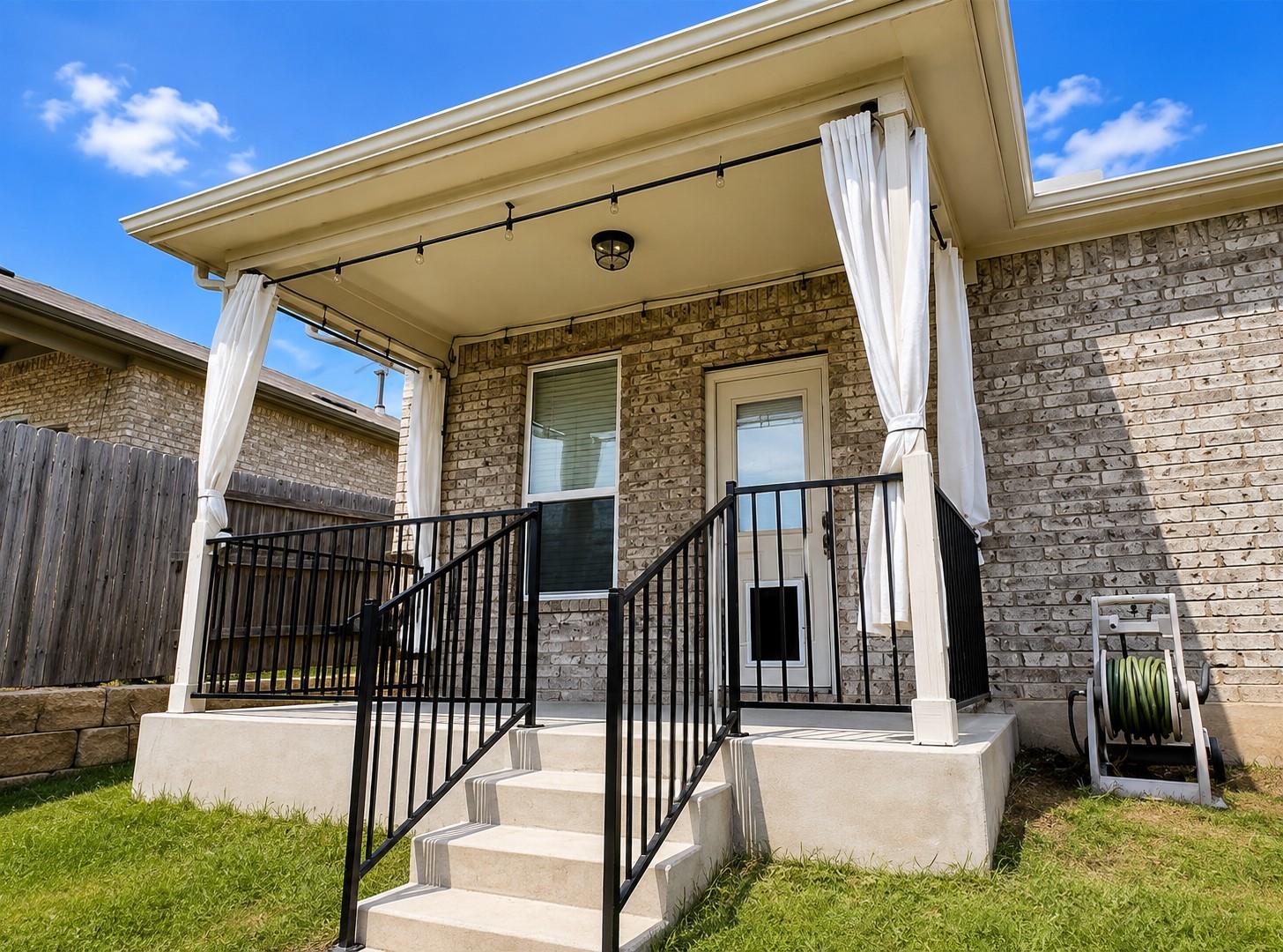 220 Pepperbark Loop Property Photo 7