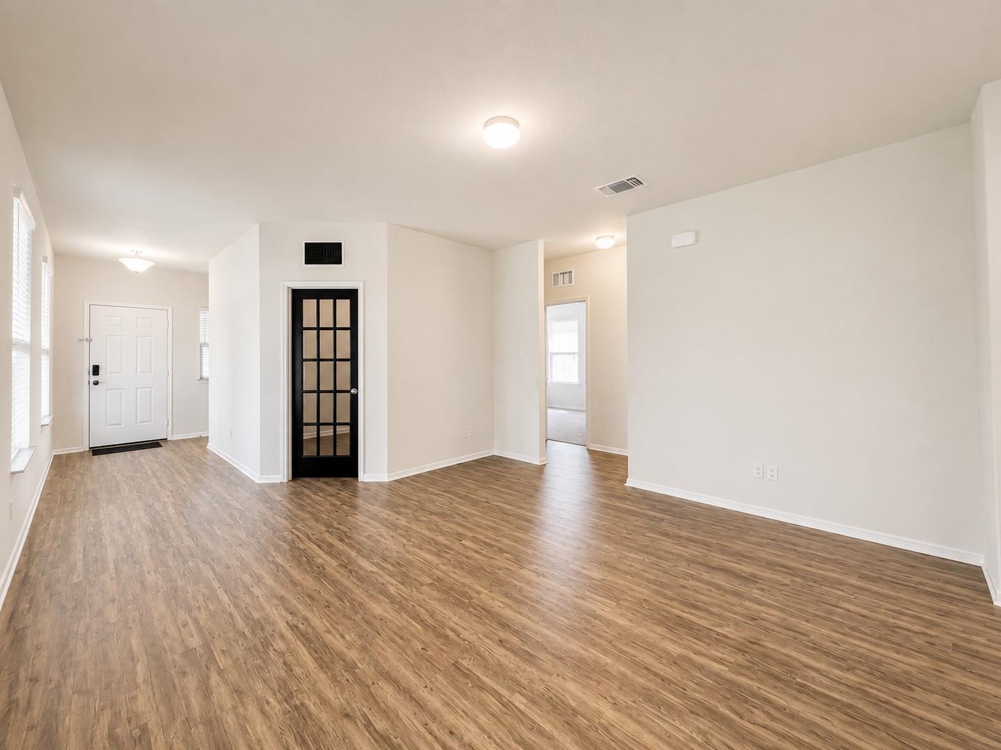 220 Pepperbark Loop Property Photo 9