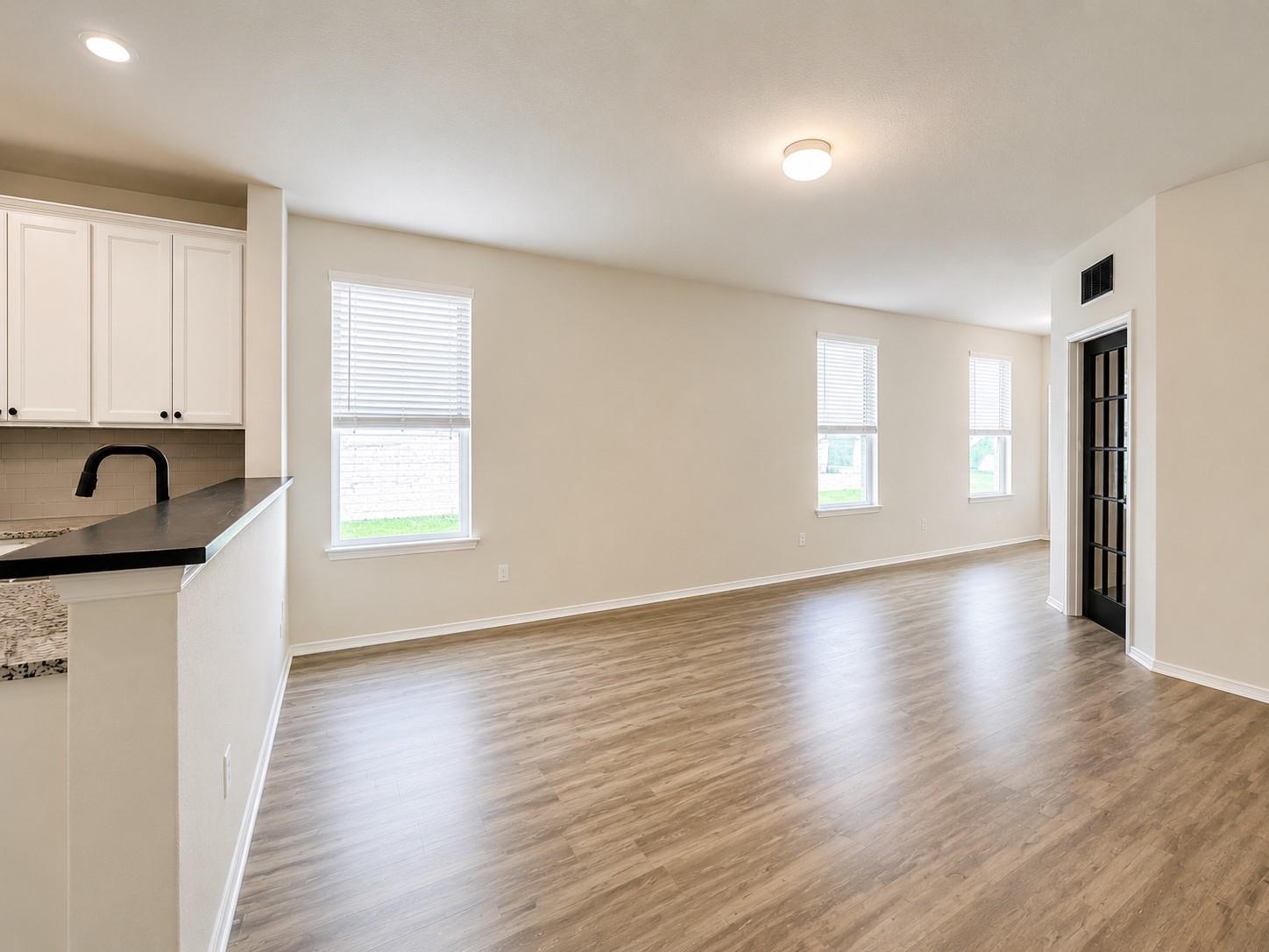 220 Pepperbark Loop Property Photo 10