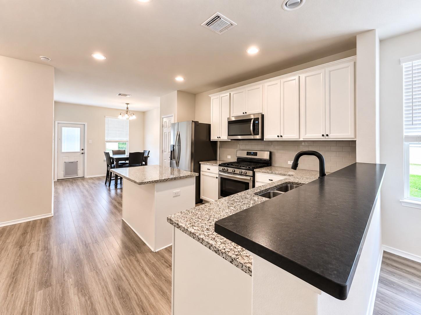 220 Pepperbark Loop Property Photo 12