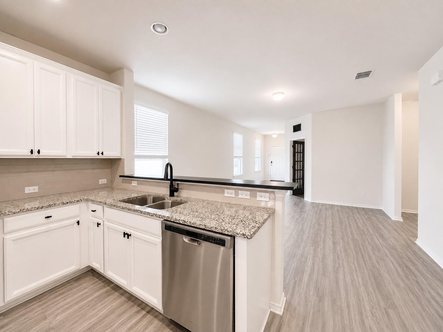 220 Pepperbark Loop Property Photo 14