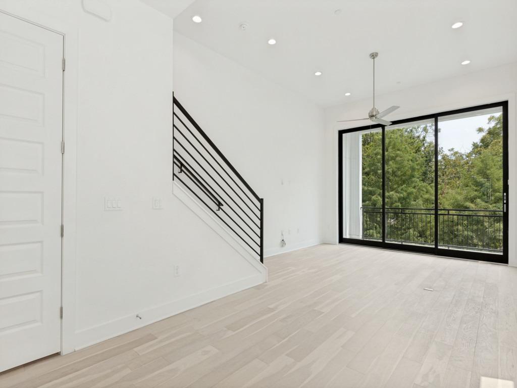 2505 Bluebonnet Ln #14 Property Photo 6