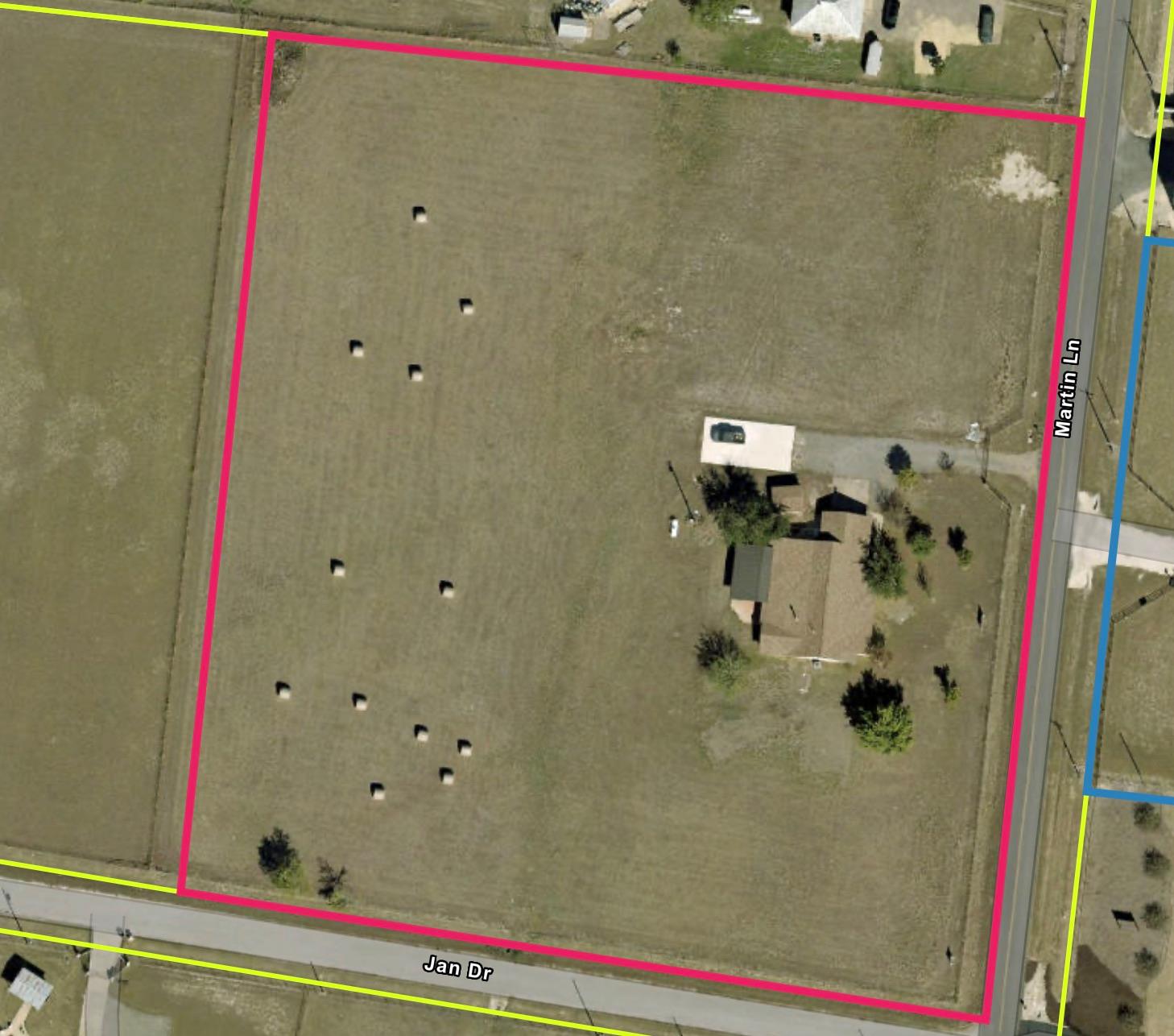 21404 Martin Ln Property Photo 2