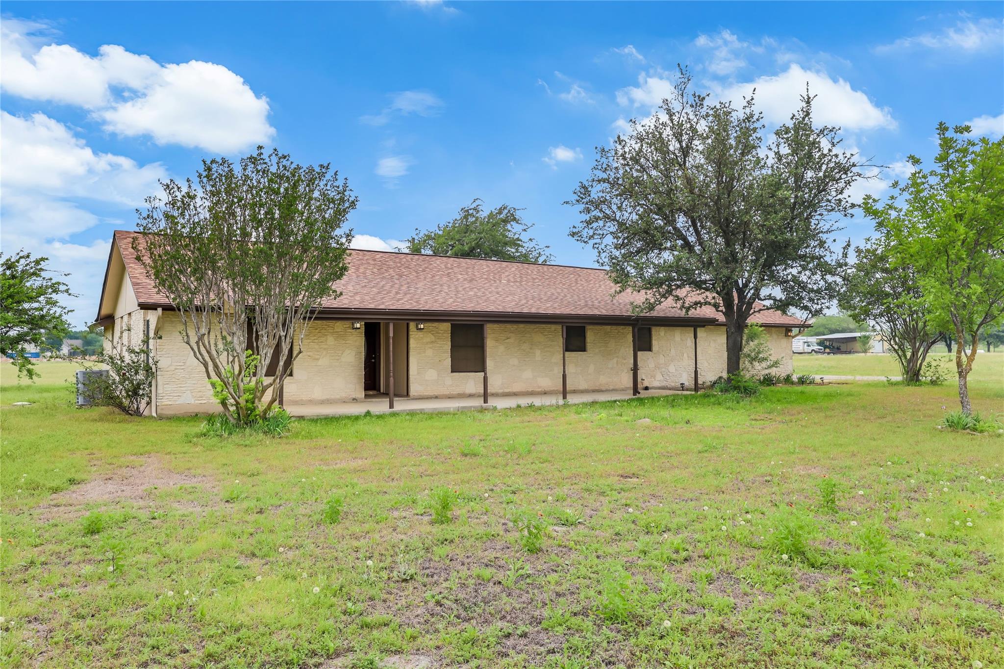 21404 Martin Ln Property Photo 4
