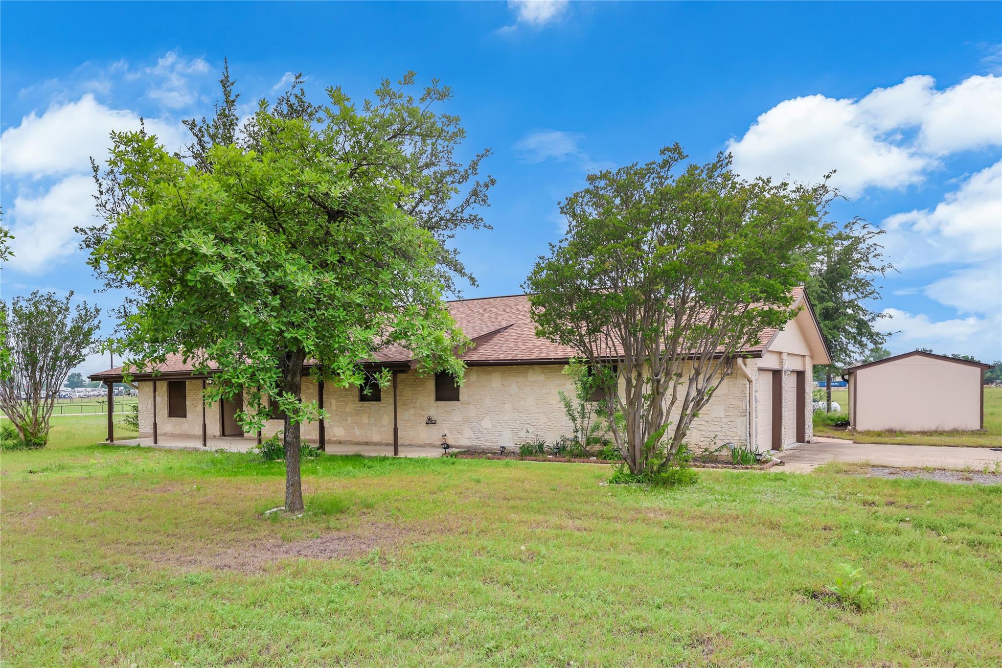 21404 Martin Ln Property Photo 5