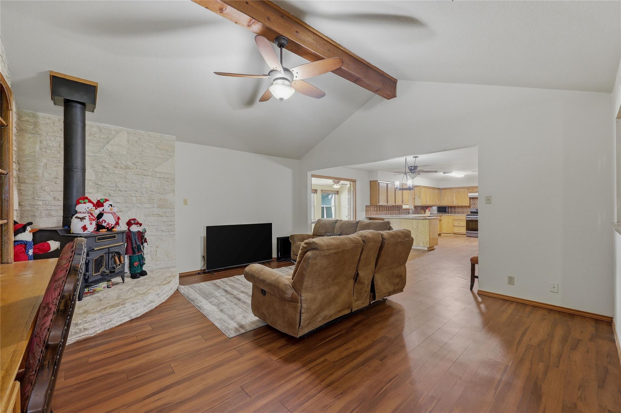 21404 Martin Ln Property Photo 6