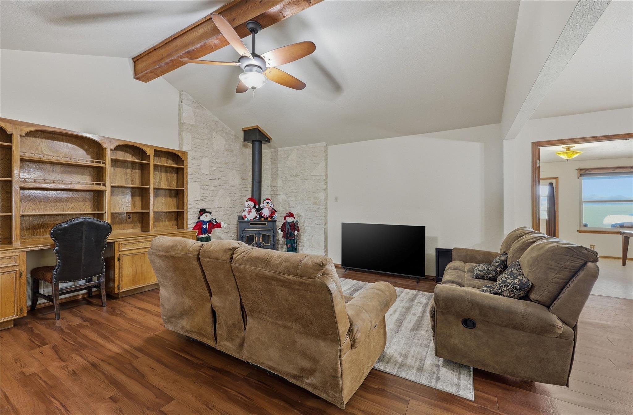 21404 Martin Ln Property Photo 7