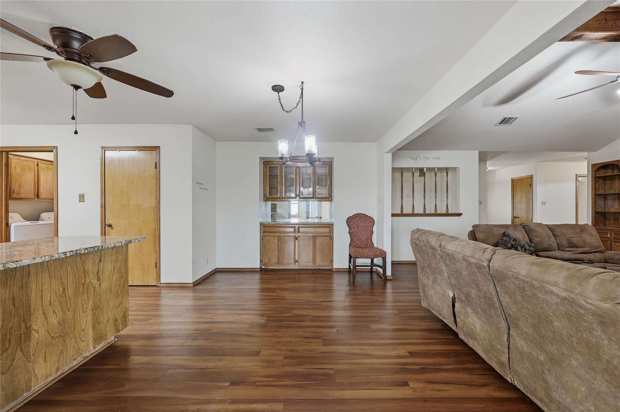 21404 Martin Ln Property Photo 9