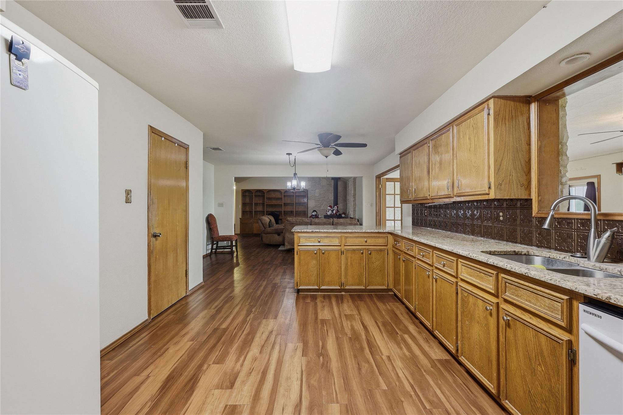 21404 Martin Ln Property Photo 13