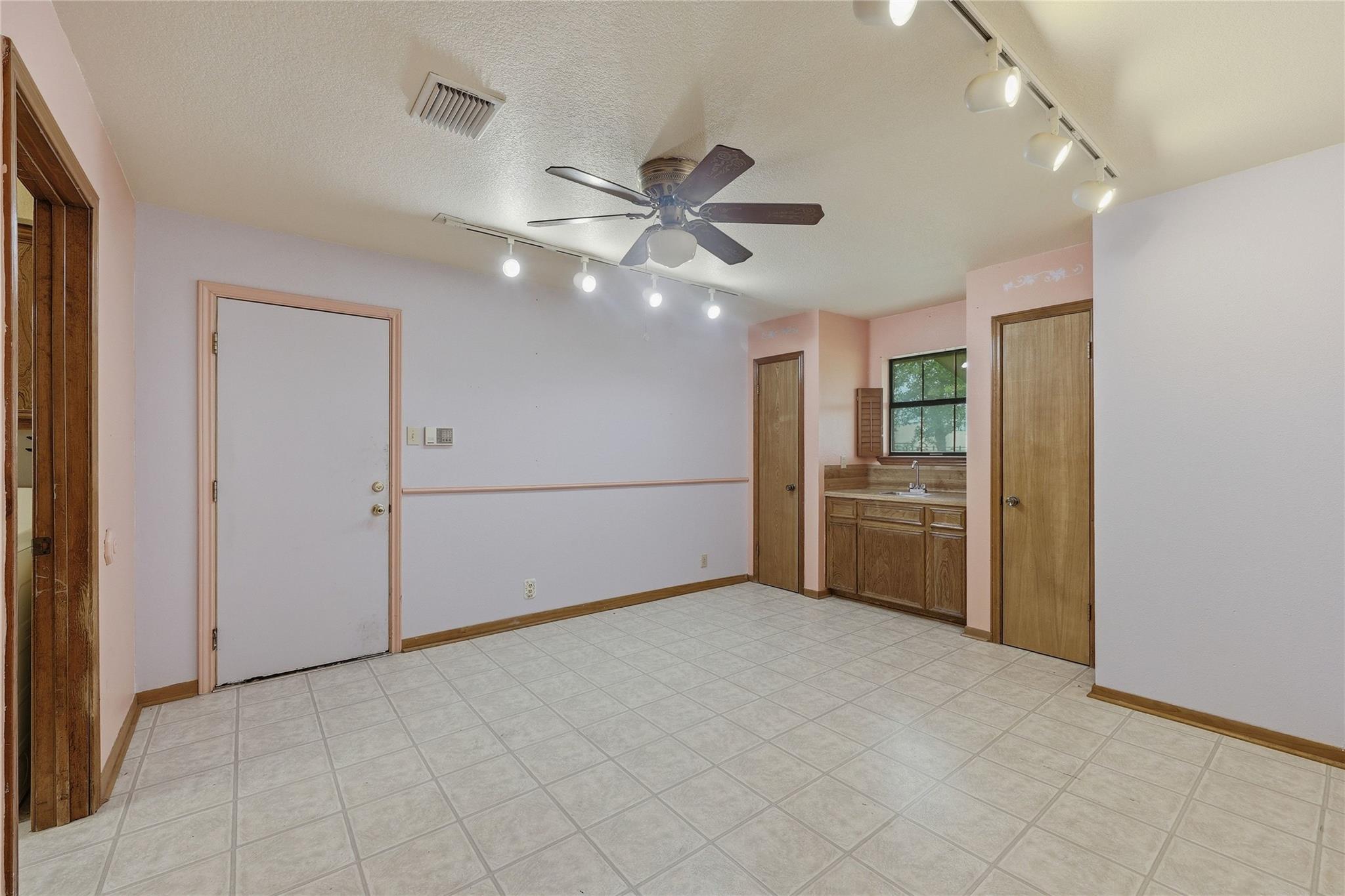 21404 Martin Ln Property Photo 14