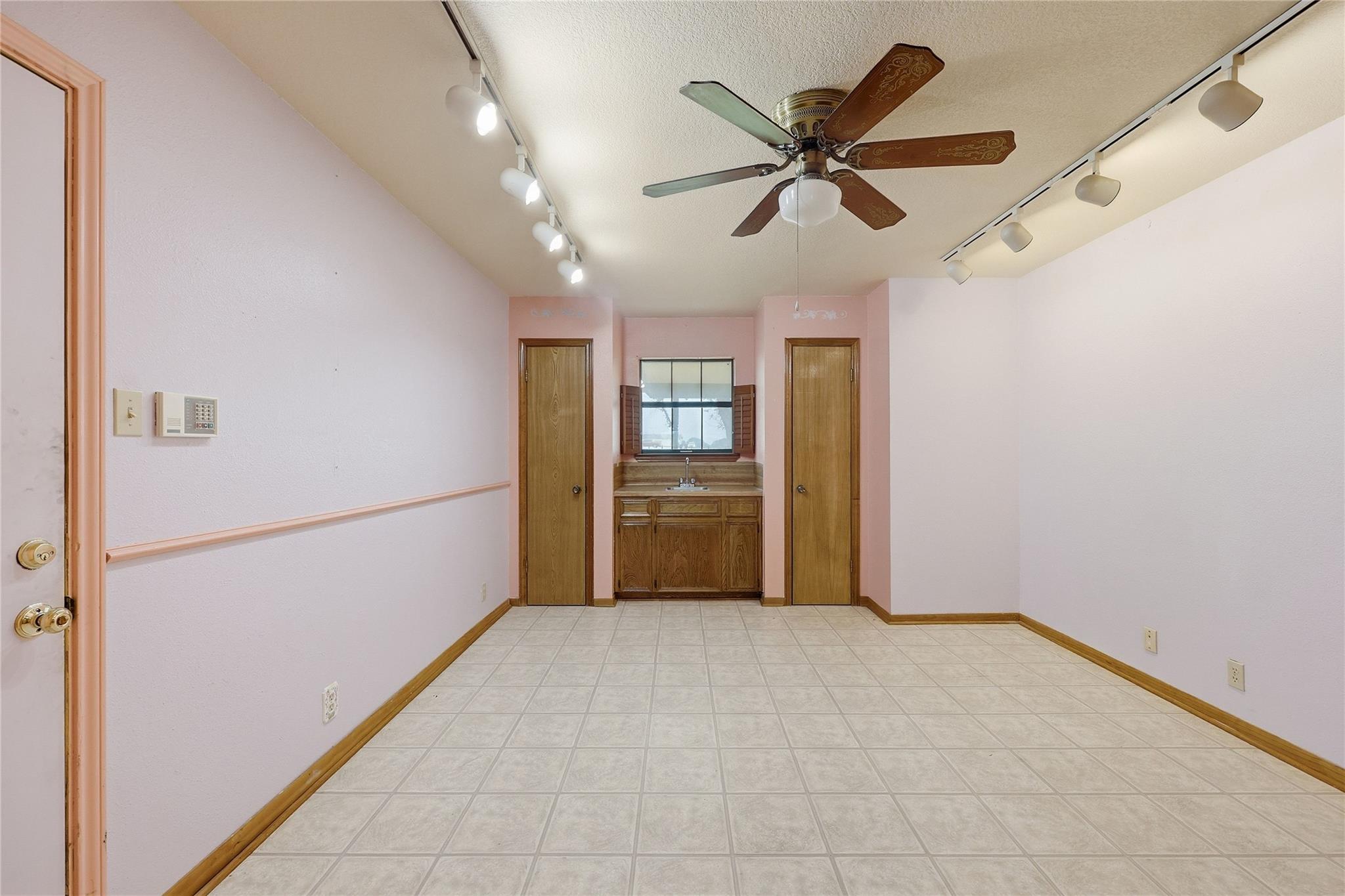21404 Martin Ln Property Photo 15