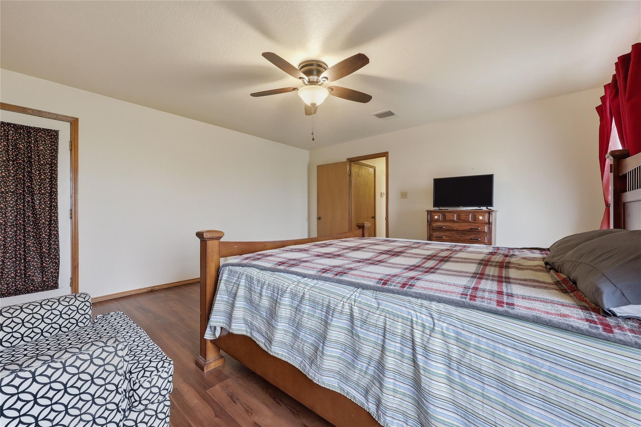 21404 Martin Ln Property Photo 19